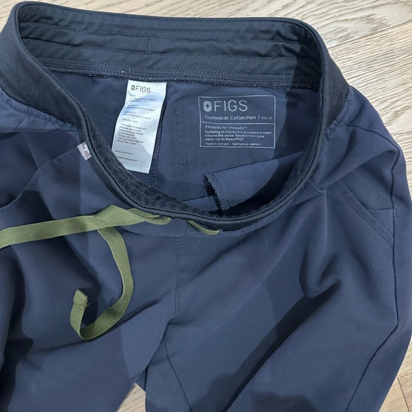 XS Petite Figs Zamora Jogger Scrub Pants in Dark Harbour - Picture 2 of 5